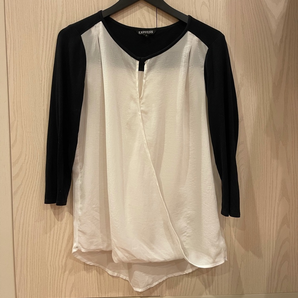 3/1 🌸 Express Black and White Wrap Blouse